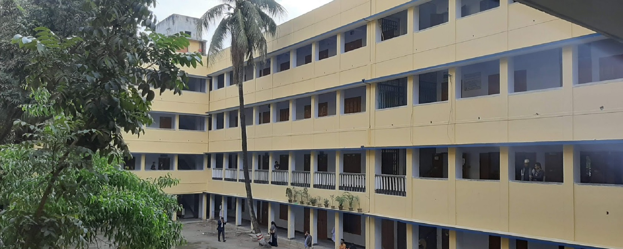 তা‘মীরুল মিল্লাত কামিল মাদরাসা প্রাঙ্গণ